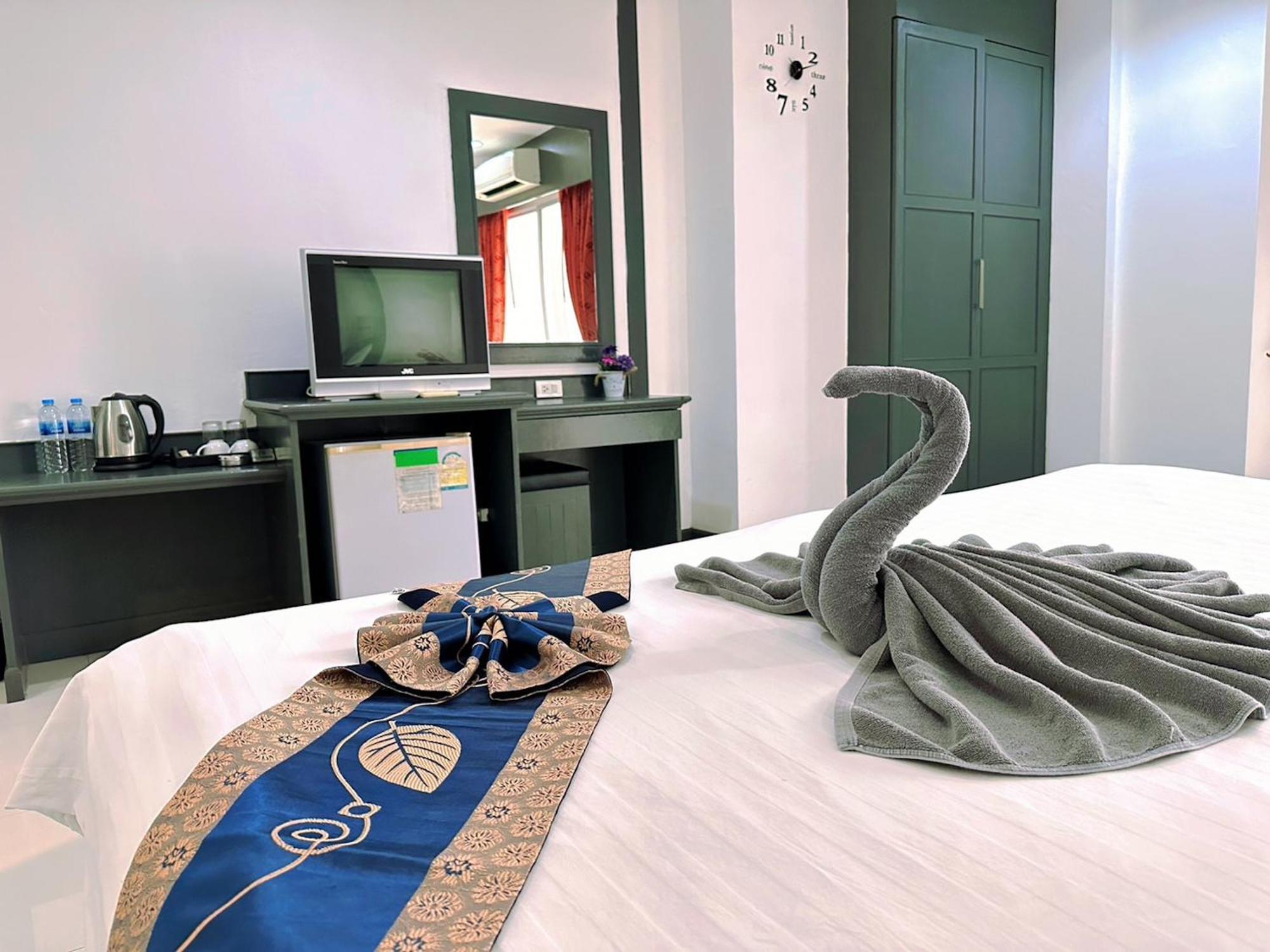Hotel Baya Phuket Patong Room photo